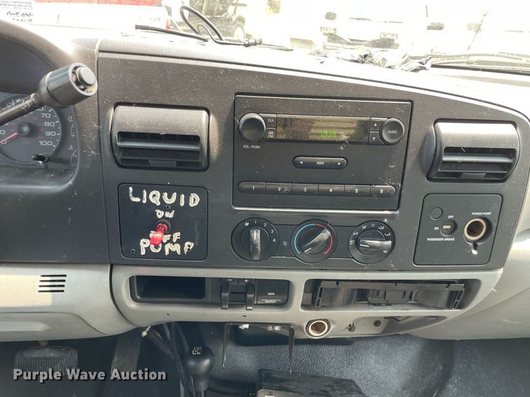 image for item DS8801 2005 Ford F350 Super Duty XL  flatbed pickup truck