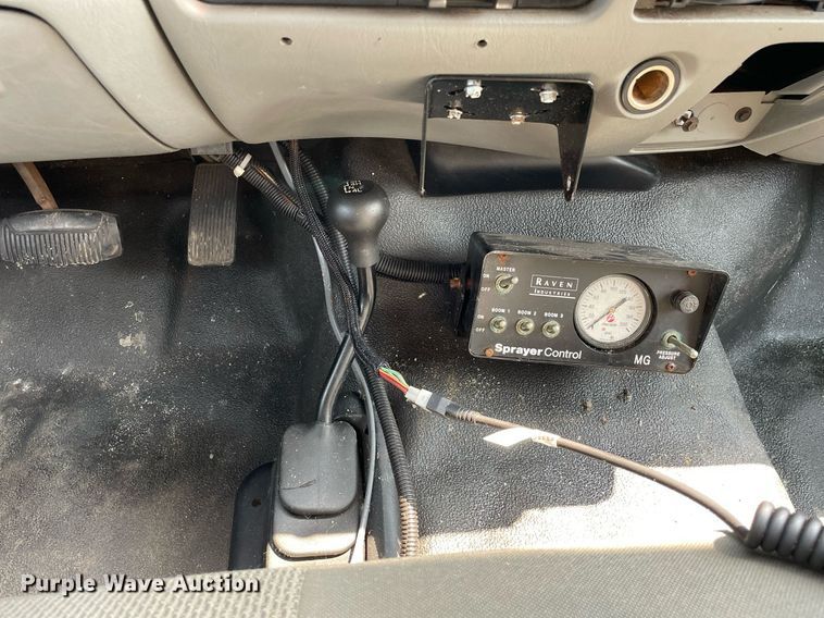 image for item DS8801 2005 Ford F350 Super Duty XL  flatbed pickup truck