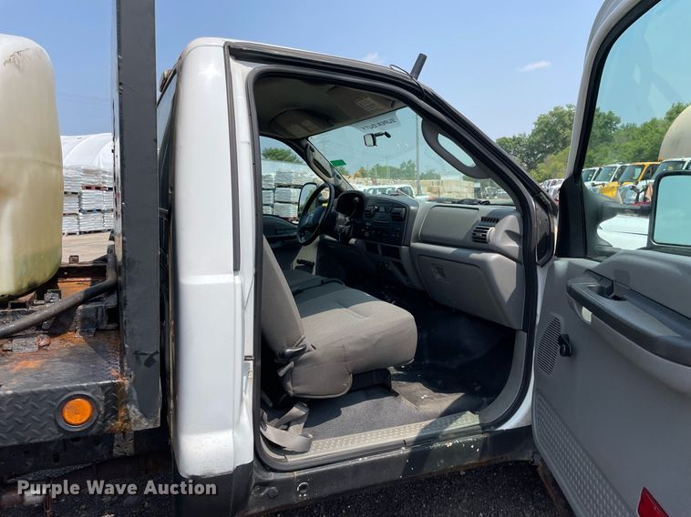 image for item DS8801 2005 Ford F350 Super Duty XL  flatbed pickup truck