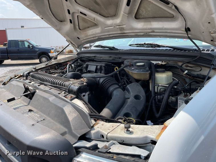 image for item DS8801 2005 Ford F350 Super Duty XL  flatbed pickup truck