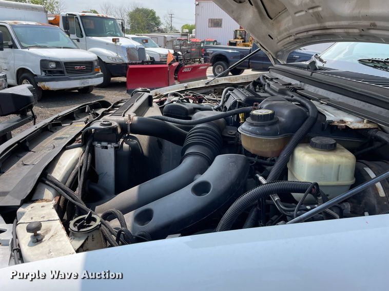 image for item DS8801 2005 Ford F350 Super Duty XL  flatbed pickup truck