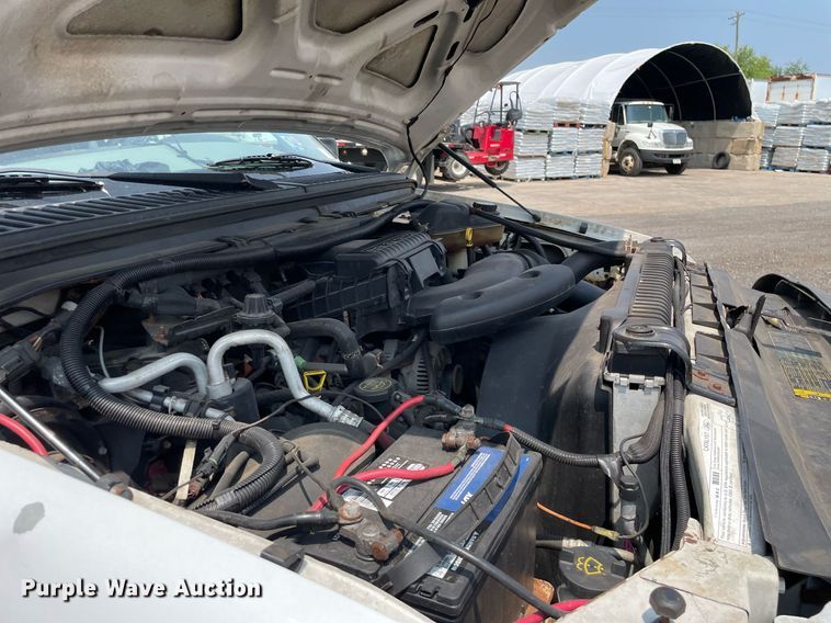 image for item DS8801 2005 Ford F350 Super Duty XL  flatbed pickup truck