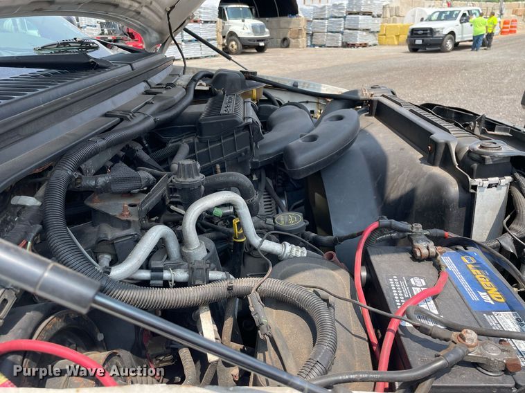 image for item DS8801 2005 Ford F350 Super Duty XL  flatbed pickup truck