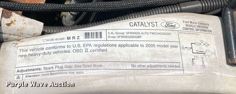 image for item DS8801 2005 Ford F350 Super Duty XL  flatbed pickup truck