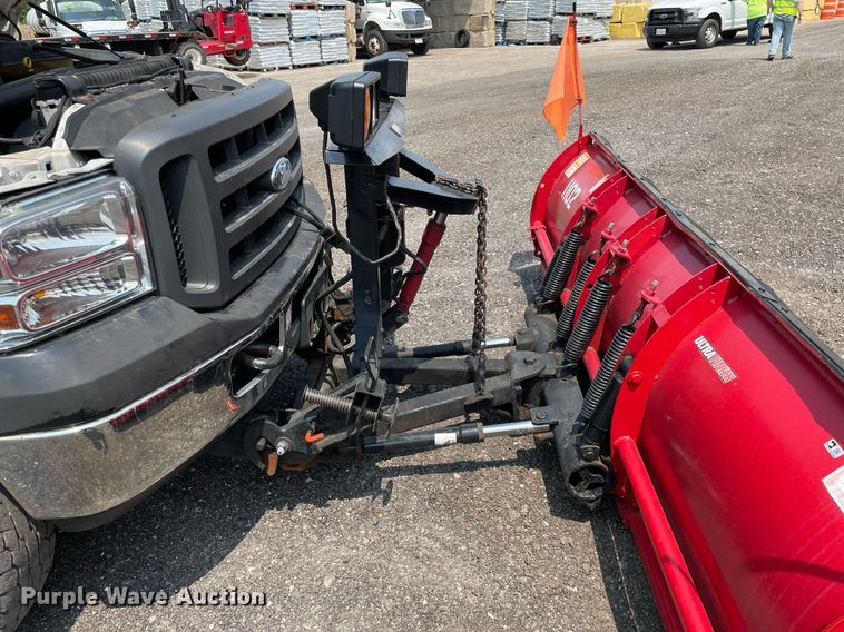 image for item DS8801 2005 Ford F350 Super Duty XL  flatbed pickup truck