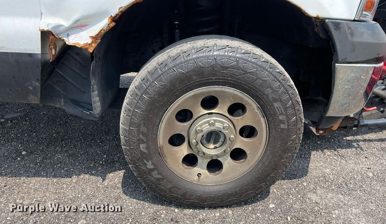 image for item DS8801 2005 Ford F350 Super Duty XL  flatbed pickup truck