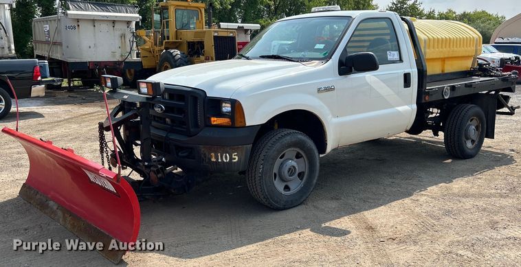 image for item DS8802 2006 Ford F350 Super Duty  flatbed pickup truck