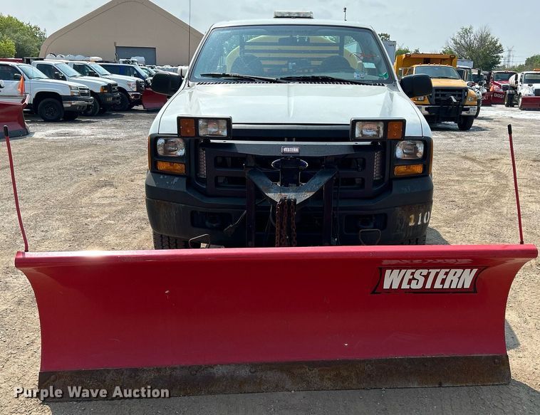 image for item DS8802 2006 Ford F350 Super Duty  flatbed pickup truck