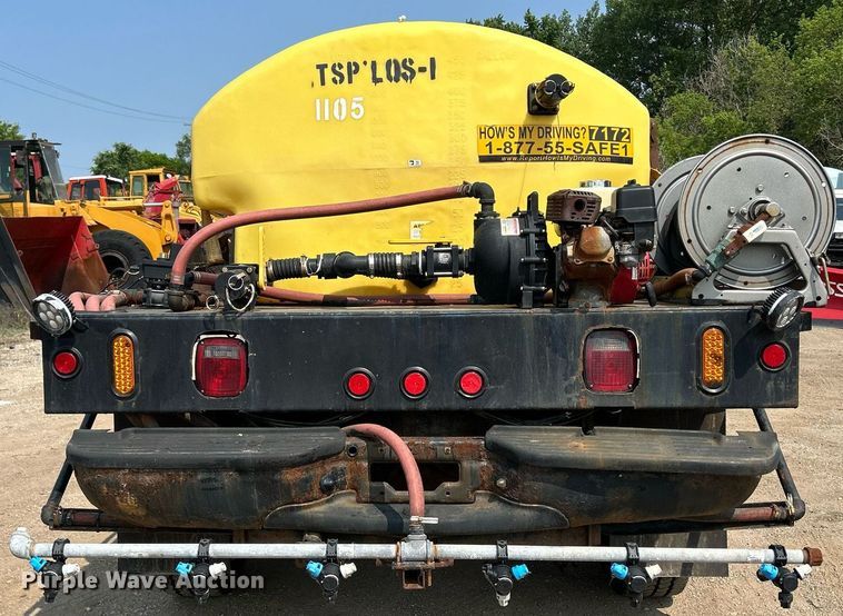 image for item DS8802 2006 Ford F350 Super Duty  flatbed pickup truck