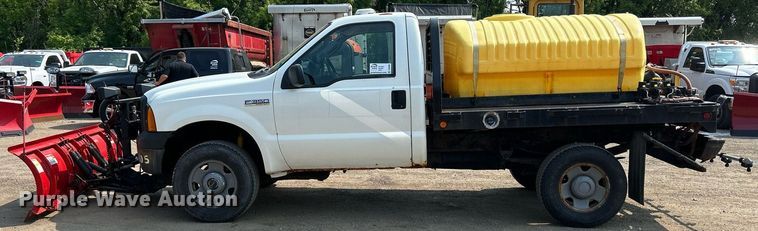 image for item DS8802 2006 Ford F350 Super Duty  flatbed pickup truck