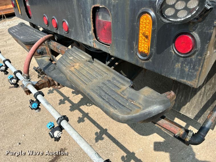 image for item DS8802 2006 Ford F350 Super Duty  flatbed pickup truck