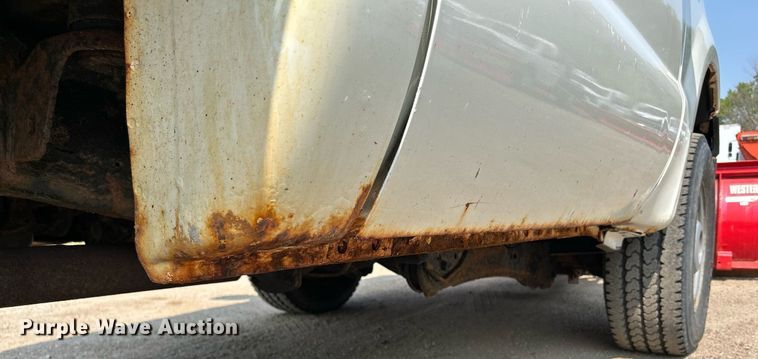 image for item DS8802 2006 Ford F350 Super Duty  flatbed pickup truck