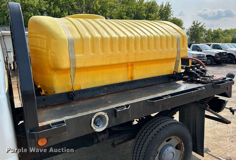 image for item DS8802 2006 Ford F350 Super Duty  flatbed pickup truck