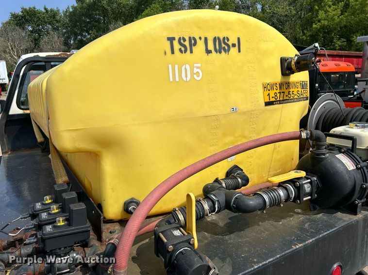 image for item DS8802 2006 Ford F350 Super Duty  flatbed pickup truck