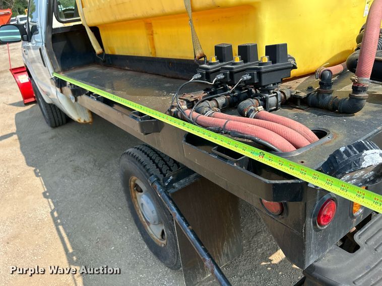 image for item DS8802 2006 Ford F350 Super Duty  flatbed pickup truck