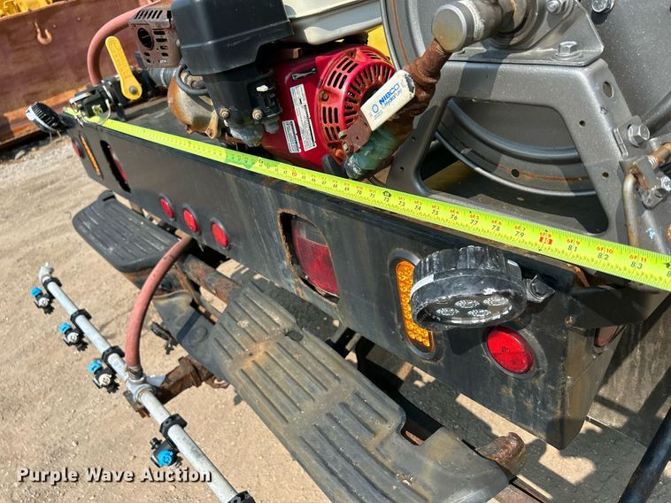 image for item DS8802 2006 Ford F350 Super Duty  flatbed pickup truck