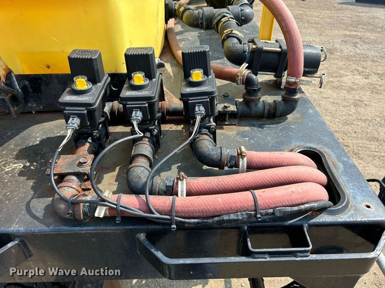 image for item DS8802 2006 Ford F350 Super Duty  flatbed pickup truck