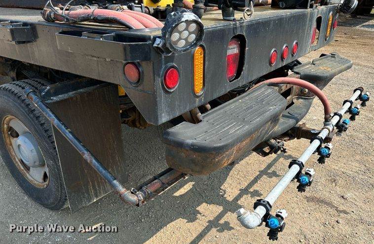 image for item DS8802 2006 Ford F350 Super Duty  flatbed pickup truck