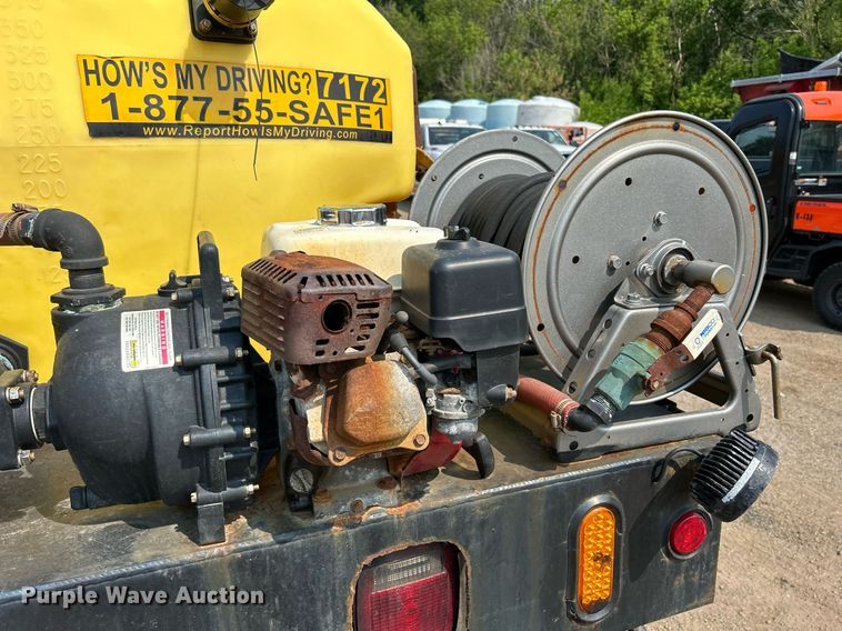 image for item DS8802 2006 Ford F350 Super Duty  flatbed pickup truck