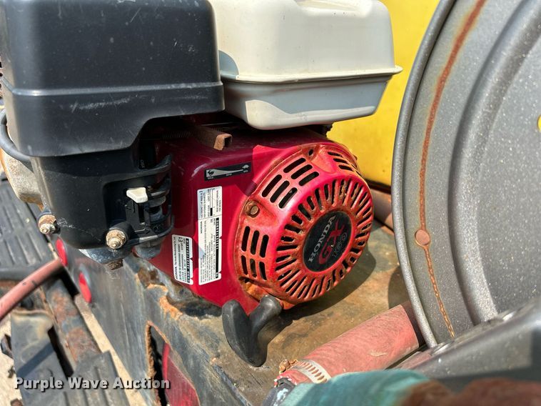 image for item DS8802 2006 Ford F350 Super Duty  flatbed pickup truck