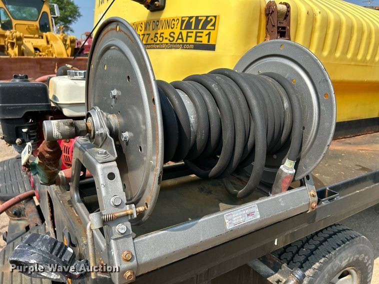 image for item DS8802 2006 Ford F350 Super Duty  flatbed pickup truck