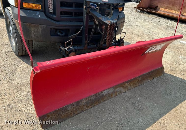 image for item DS8802 2006 Ford F350 Super Duty  flatbed pickup truck