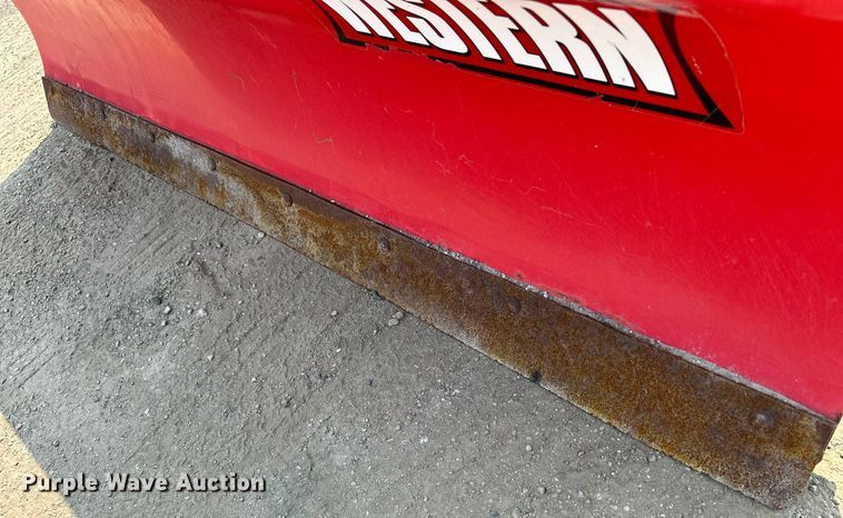 image for item DS8802 2006 Ford F350 Super Duty  flatbed pickup truck