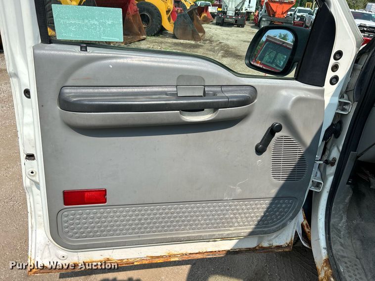 image for item DS8802 2006 Ford F350 Super Duty  flatbed pickup truck