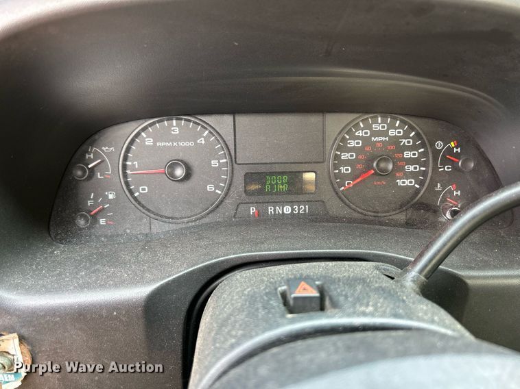 image for item DS8802 2006 Ford F350 Super Duty  flatbed pickup truck