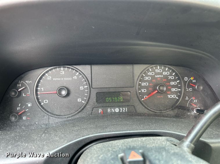 image for item DS8802 2006 Ford F350 Super Duty  flatbed pickup truck