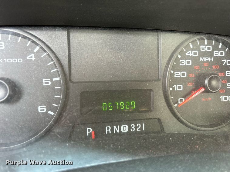 image for item DS8802 2006 Ford F350 Super Duty  flatbed pickup truck