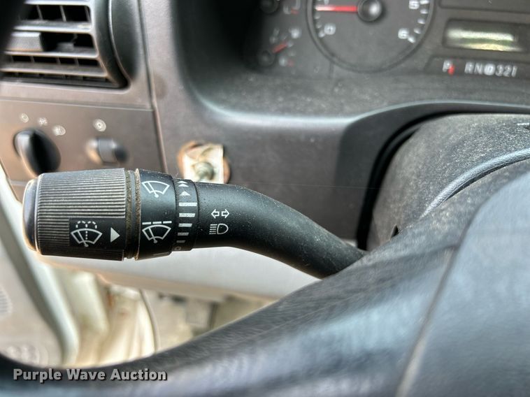 image for item DS8802 2006 Ford F350 Super Duty  flatbed pickup truck