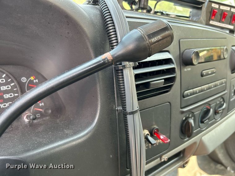 image for item DS8802 2006 Ford F350 Super Duty  flatbed pickup truck