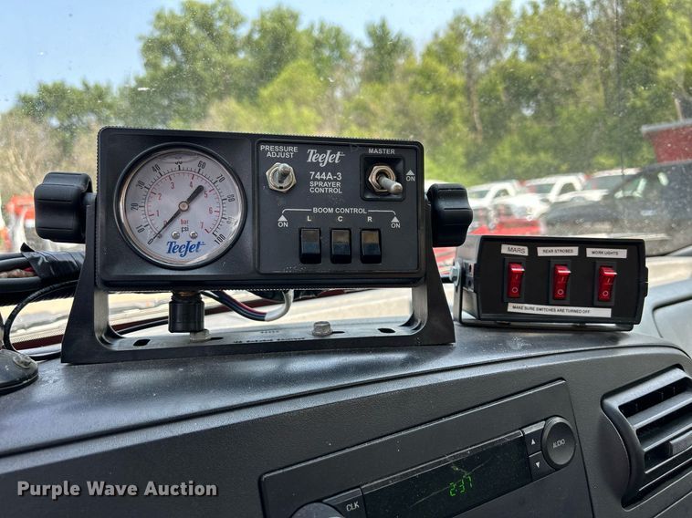 image for item DS8802 2006 Ford F350 Super Duty  flatbed pickup truck