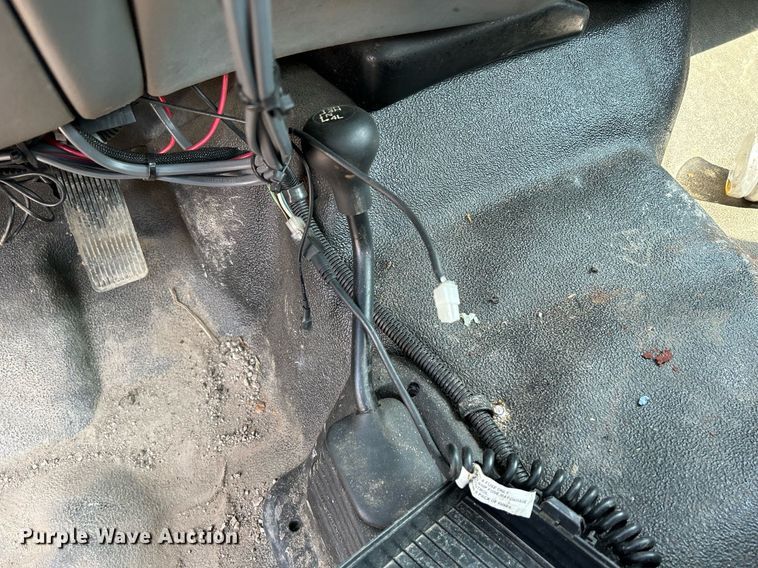 image for item DS8802 2006 Ford F350 Super Duty  flatbed pickup truck