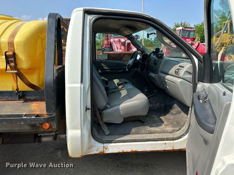 image for item DS8802 2006 Ford F350 Super Duty  flatbed pickup truck