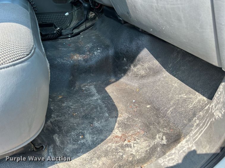 image for item DS8802 2006 Ford F350 Super Duty  flatbed pickup truck