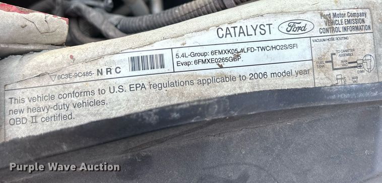 image for item DS8802 2006 Ford F350 Super Duty  flatbed pickup truck