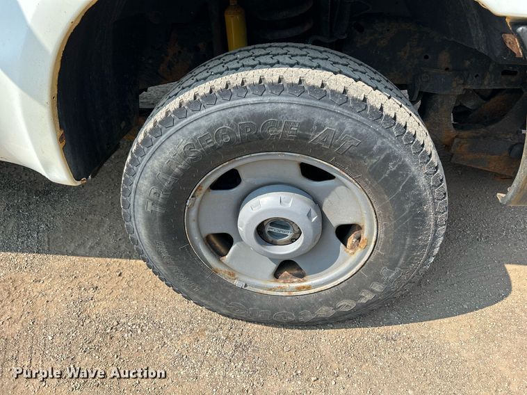 image for item DS8802 2006 Ford F350 Super Duty  flatbed pickup truck