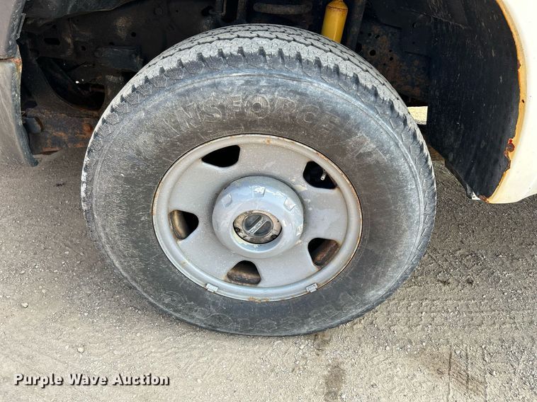 image for item DS8802 2006 Ford F350 Super Duty  flatbed pickup truck