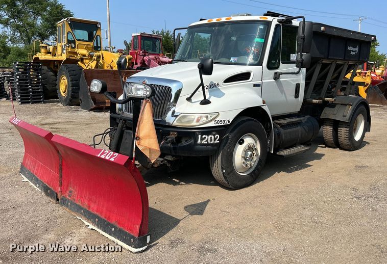 image for item DS8803 2012 International DuraStar 4300  spreader truck