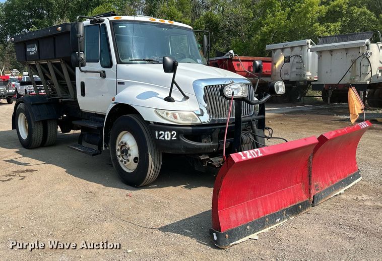 image for item DS8803 2012 International DuraStar 4300  spreader truck