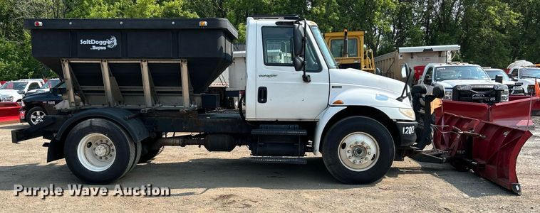 image for item DS8803 2012 International DuraStar 4300  spreader truck
