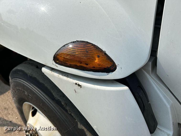 image for item DS8803 2012 International DuraStar 4300  spreader truck