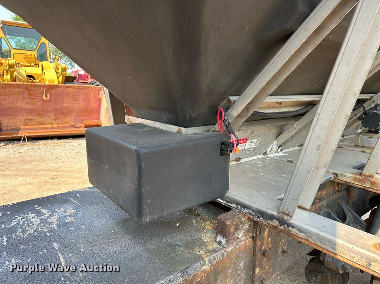 image for item DS8803 2012 International DuraStar 4300  spreader truck