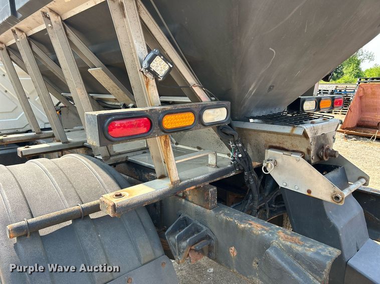 image for item DS8803 2012 International DuraStar 4300  spreader truck