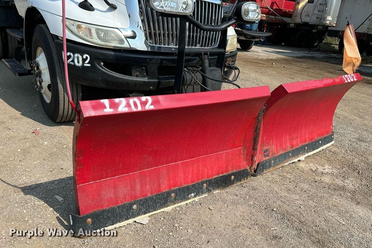 image for item DS8803 2012 International DuraStar 4300  spreader truck