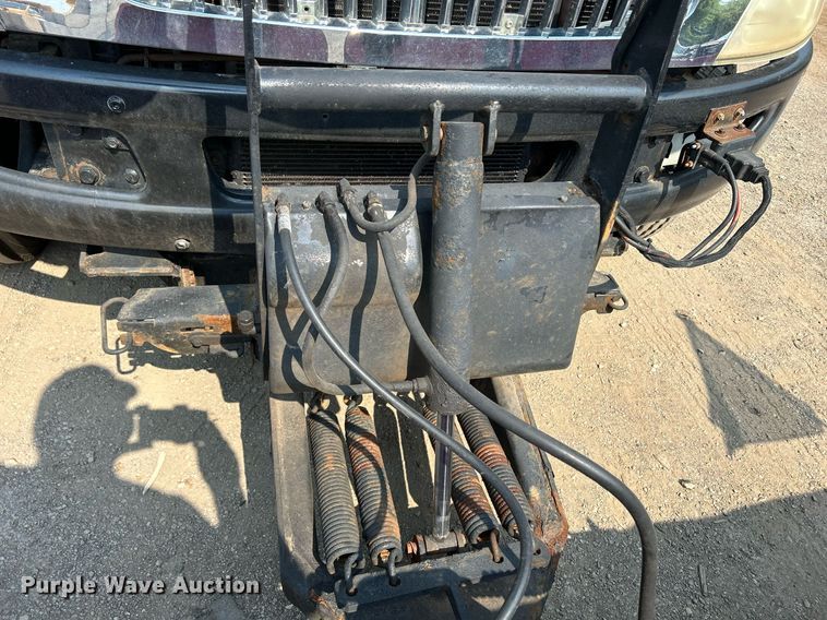 image for item DS8803 2012 International DuraStar 4300  spreader truck