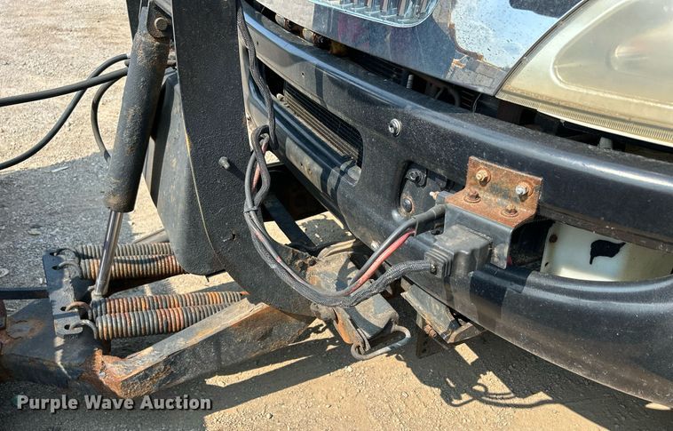 image for item DS8803 2012 International DuraStar 4300  spreader truck