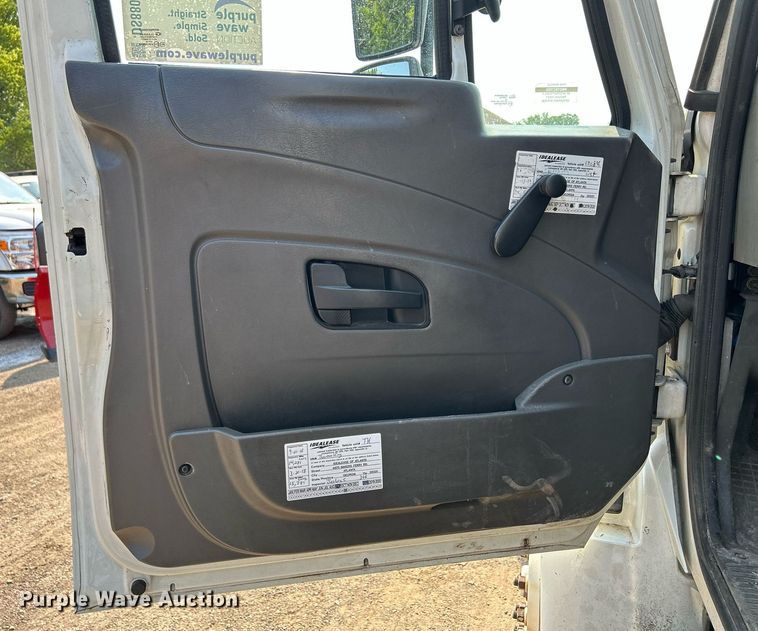 image for item DS8803 2012 International DuraStar 4300  spreader truck